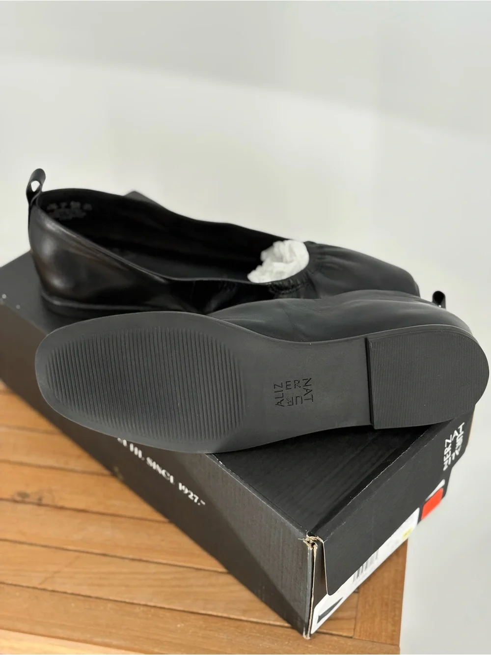 New Naturalizer Black Leather Ballet Flats with Gathered Vamp size 6.5 M